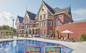 Portaventura Hotel Lucy'S Mansion - Includes Unlimited Access & Express Wristband To Portaventura Park & Ferrari Land